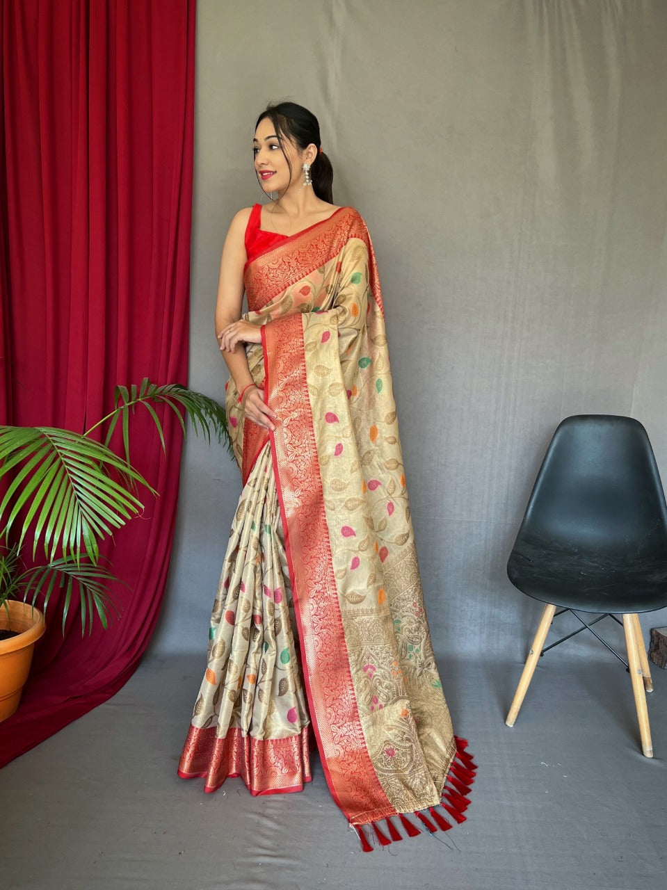 Soft Tissue Silk Saree With Zari Weaving Butta